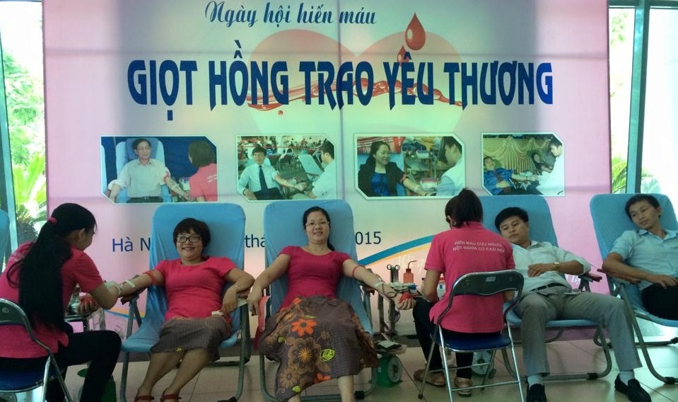 Chương trình thu về 75 đơn vị máu trong số hơn 100 người đăng ký. Số còn lại không thể hiến máu vì không đủ điều kiện. Ảnh: LH