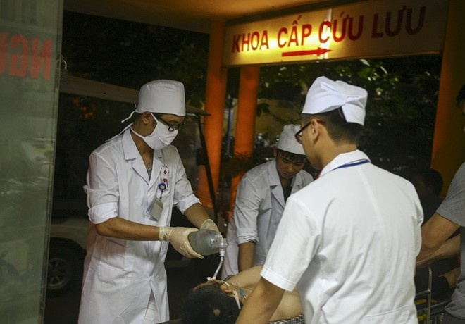 Bac si cap cuu va nhung am anh suot 30 nam hinh anh
