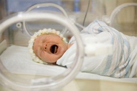 Benh ly vong mac o tre de non hinh anh