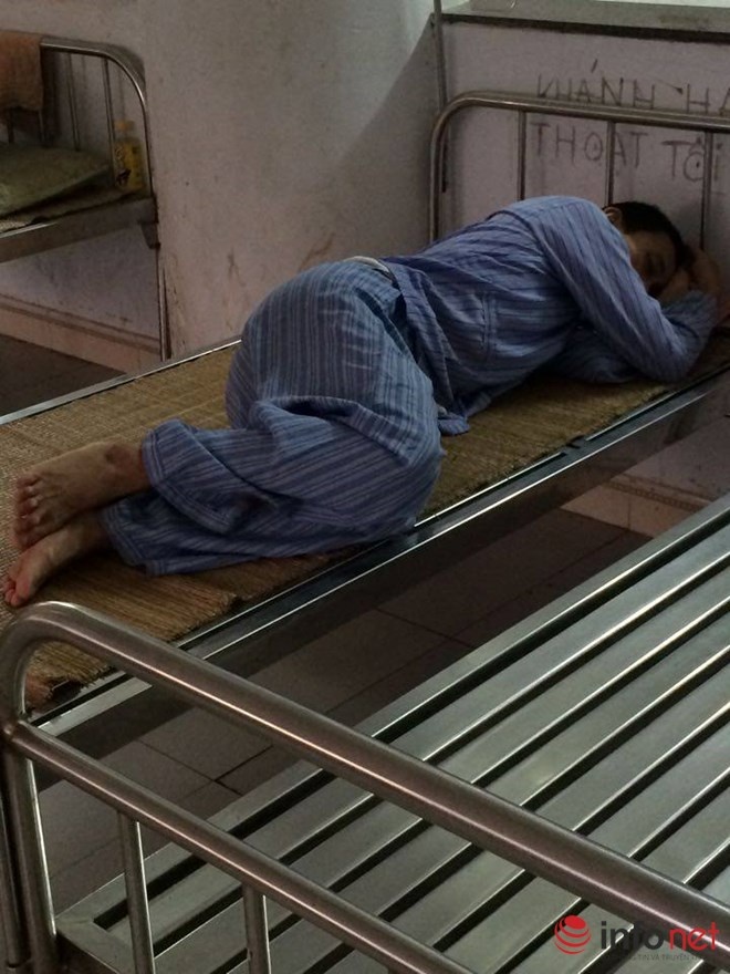 Bệnh nhân nam điều trị tại khoa Cấp tính nam, BV tâm thần trung ương 1