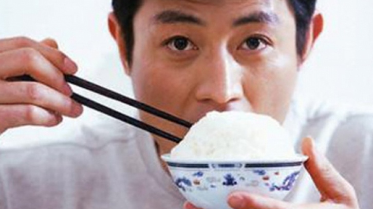 An 3 bua mot ngay - loi hay hai? hinh anh