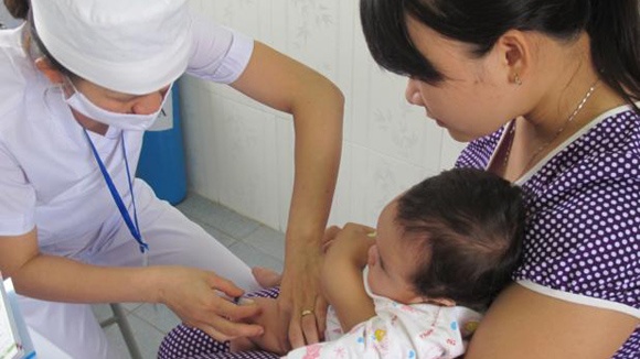 9 cau hoi thuong gap khi tiem vac xin Quinvaxem, Pentaxim hinh anh