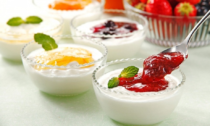 Sua chua trai cay giup phong benh tao bon hinh anh