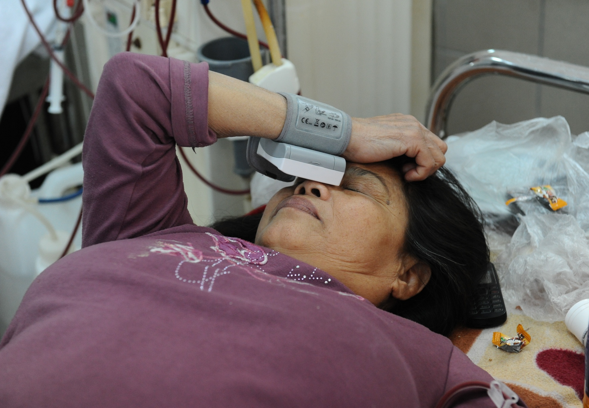 Tang vien phi lieu chat luong dich vu y te co tot hon? hinh anh