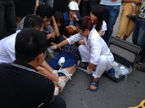 Co nen tu y dua nguoi gap tai nan giao thong di cap cuu? hinh anh