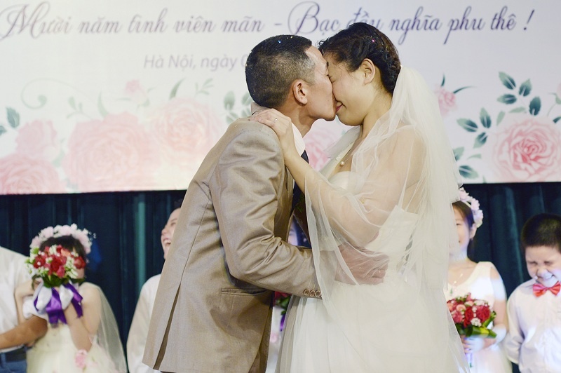 Dam cuoi co tich cua nu benh nhan tan mau hinh anh