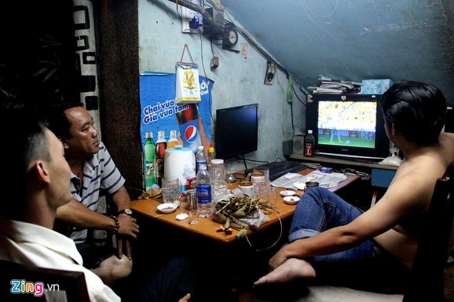 thuc khuya cay bong da anh 1