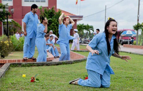 Thi sinh chua kip thi da phai nhap vien tam than hinh anh