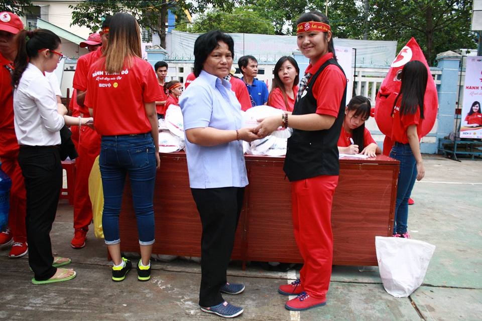 những người tình nguyện hiến máu ảnh 2 nhung nguoi tinh nguyen hien mau anh 2