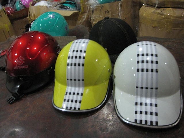 Vua chan thuong so nao vua nat mat do mu bao hiem rom hinh anh