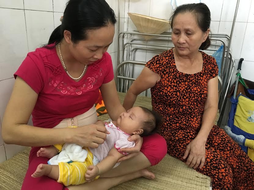 châm cứu điều trị trẻ bại não  ảnh 2 cham cuu dieu tri tre bai nao anh 2