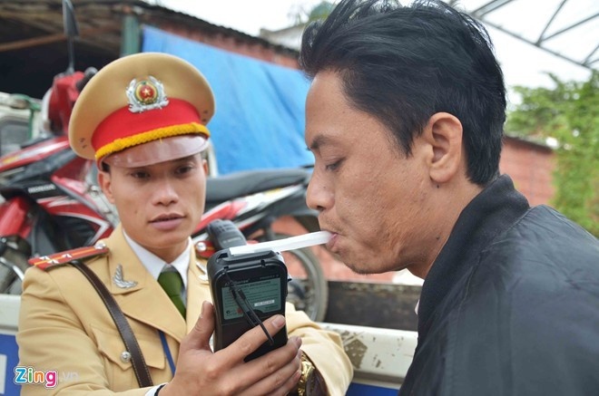 tieu thu ruou bia o Viet Nam anh 1