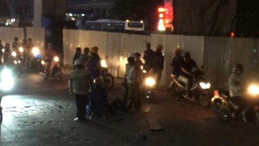 Cong nhan roi tu duong sat tren cao xuong dat da tu vong hinh anh