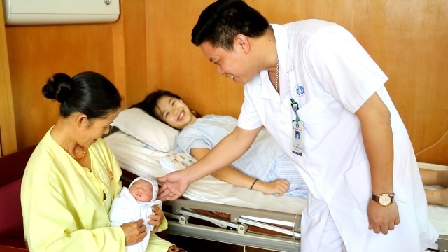 Don em be thu tinh nhan tao dau tien anh 1