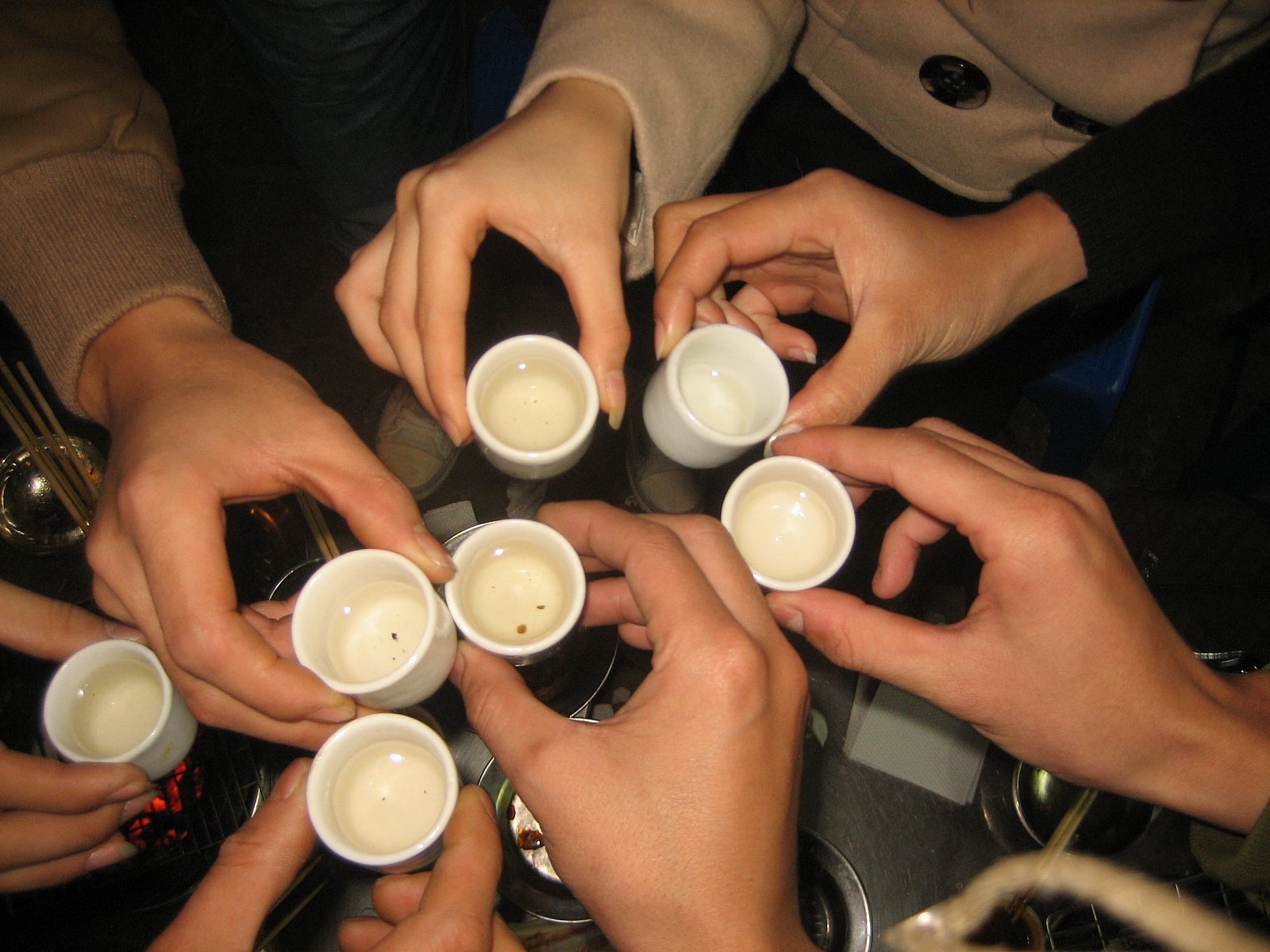 Nhap vien vi 'yeu' sau khi uong ruou hinh anh