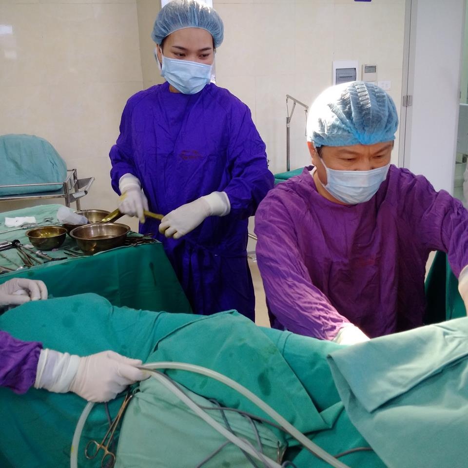 Co gai co cung luc hai bo phan sinh duc hinh anh
