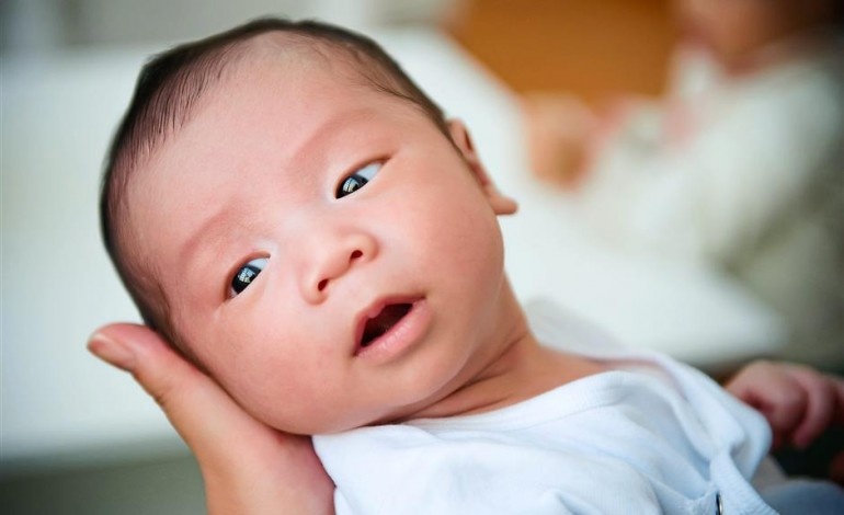 trẻ bị ẩn tinh hoàn ảnh 1 tre bi an tinh hoan anh 1