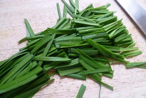 Rau he - vi thuoc re tien giup quy ong keo dai 'cuoc yeu' hinh anh