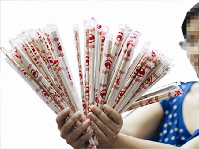 Quy trinh lam dua an mot lan bang hoa chat cam hinh anh