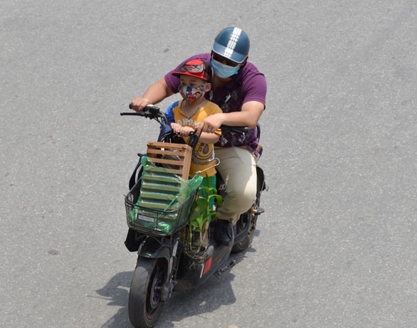 Nhung can benh tre em phai doi mat khi nang nong 40 do C hinh anh