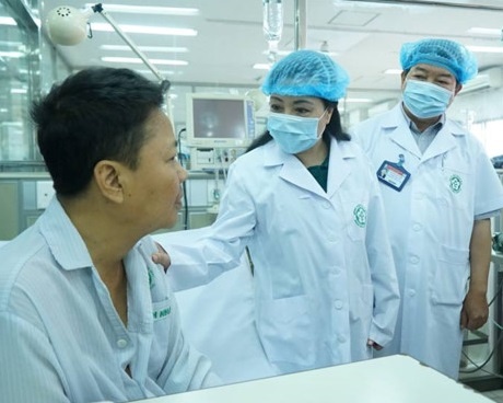 Hon 100 benh nhan ve Ha Noi chay than sau su co y khoa gio ra sao? hinh anh