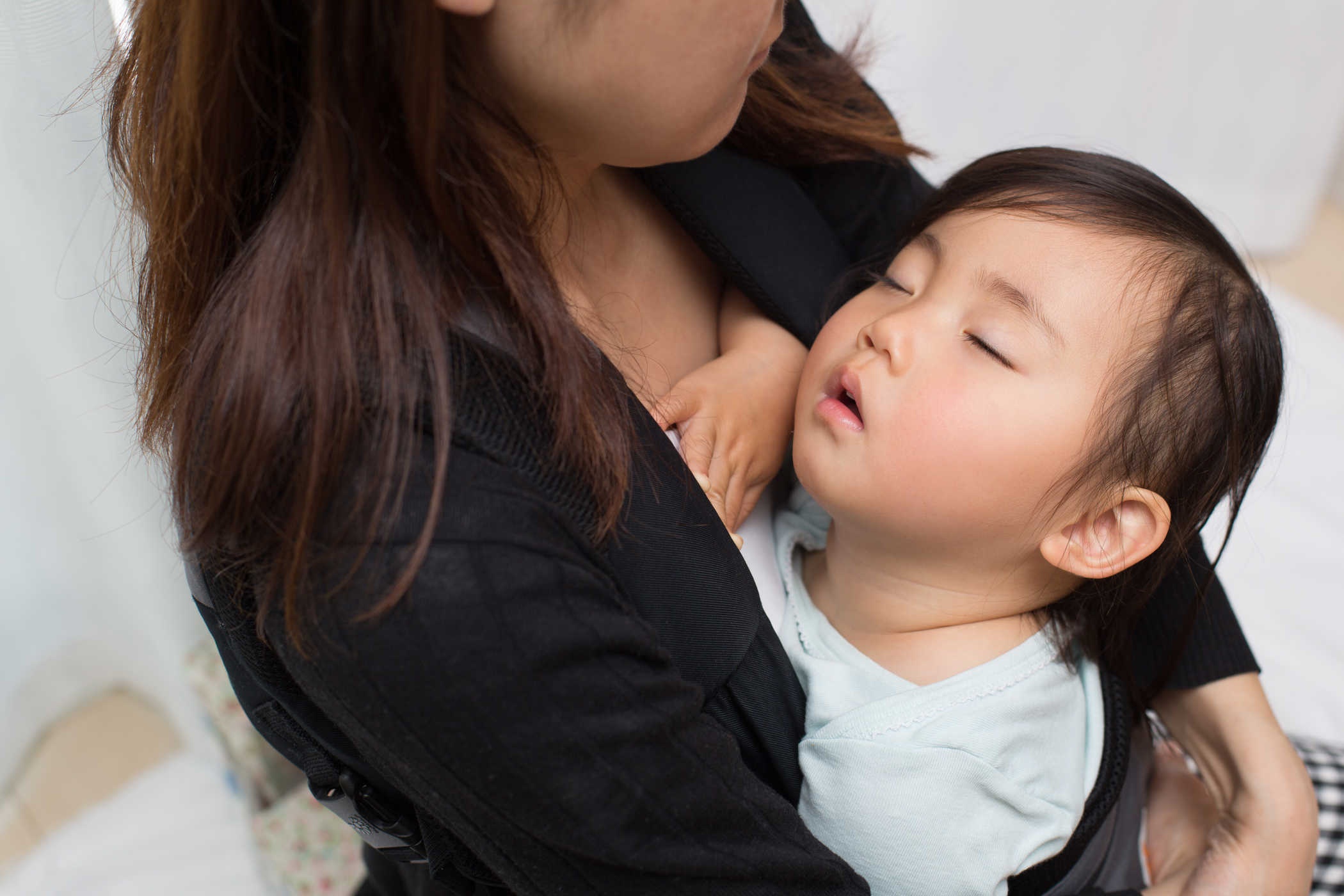 4 tinh trang nguy hiem tre phai doi mat khi nang nong hinh anh