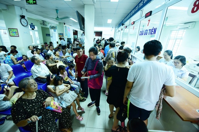 500 benh nhan den kham sot xuat huyet chi trong mot buoi sang hinh anh