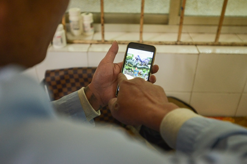 chang trai nhiem HIV sau mot lan xam hinh anh 1