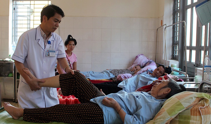 Bo Y te cham diem benh vien qua cach ung xu voi benh nhan hinh anh