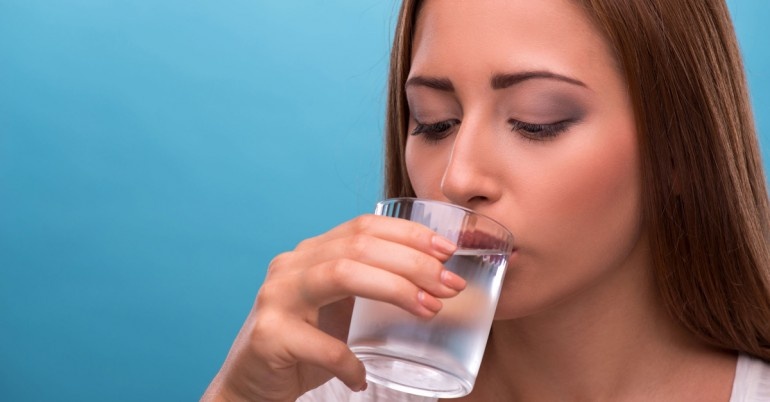 thói quen uống nước lạnh ảnh 1 thoi quen uong nuoc lanh anh 1