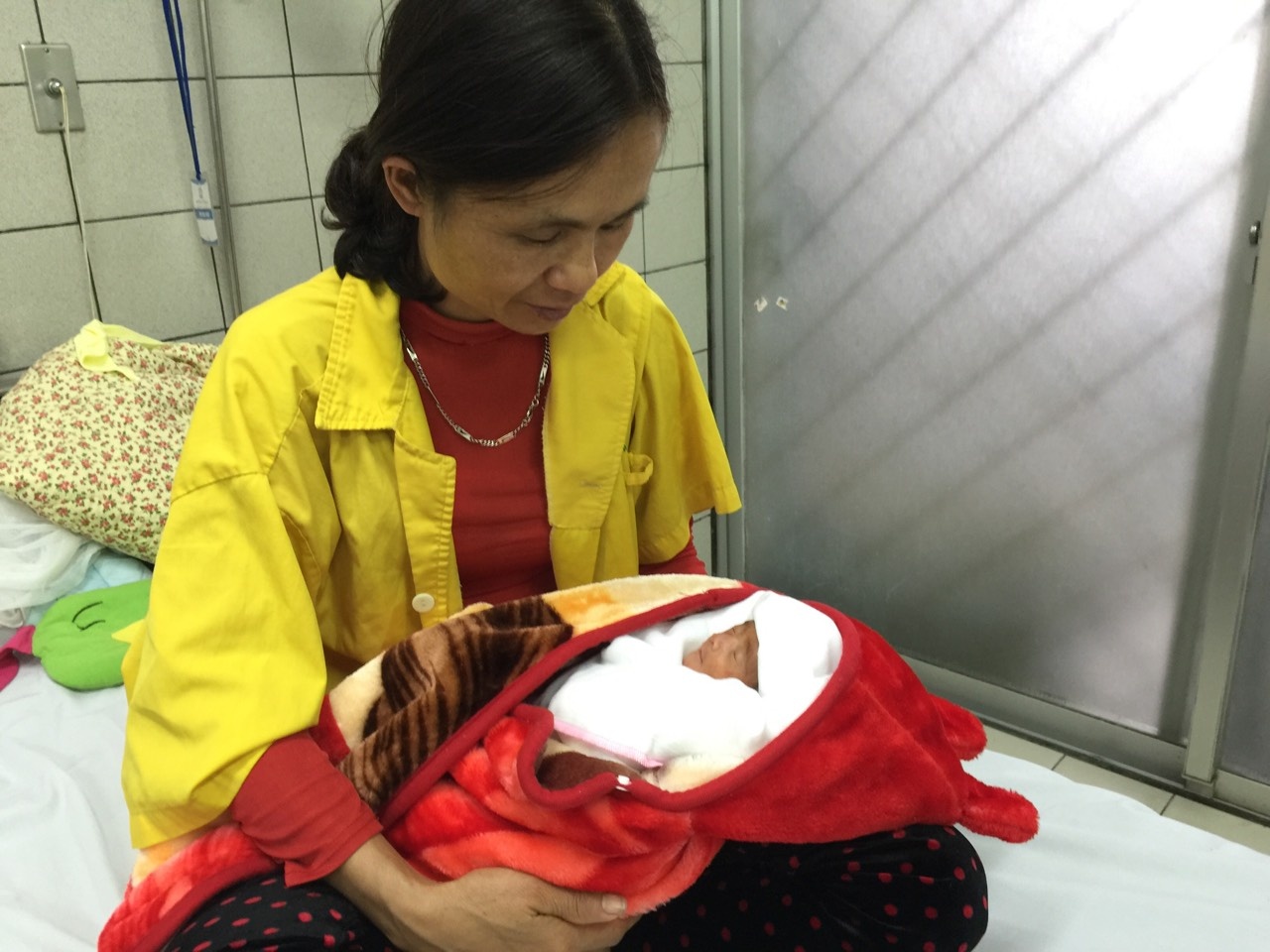 Thai nhi 28 tuần sống sót kỳ diệu  ảnh 1 Thai nhi 28 tuan song sot ky dieu anh 1