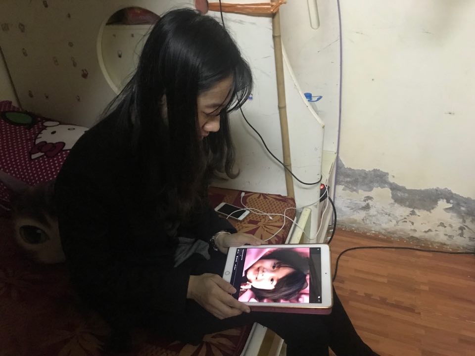 bé gái hiến giác mạc ảnh 2 be gai hien giac mac anh 2