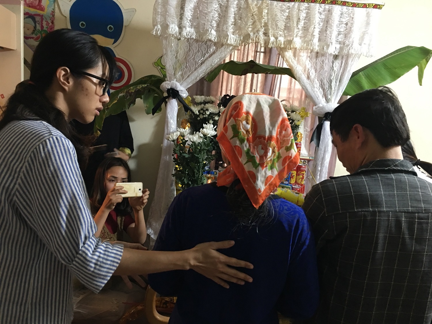 cuộc hội ngộ của bé Hải An với mẹ ảnh 1 cuoc hoi ngo cua be Hai An voi me anh 1