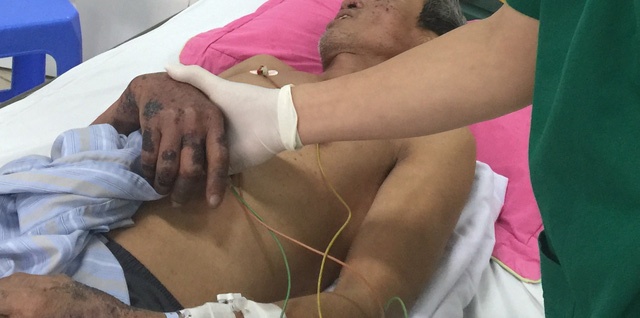 Nguoi dan ong bi hoai tu da, suy than sau khi mo lon hinh anh