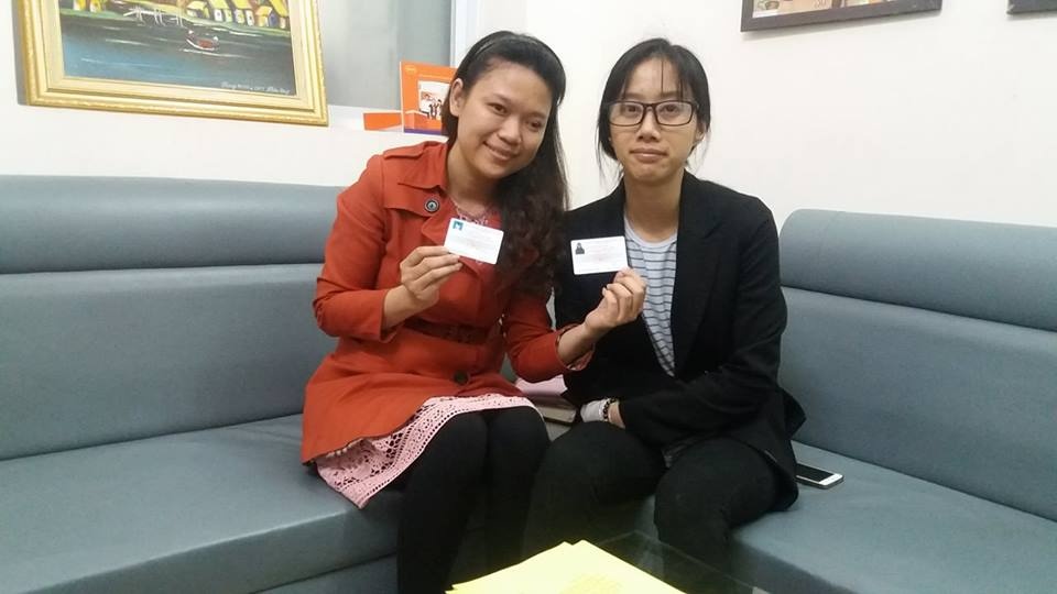 Me be Hai An cung nguoi than di dang ky hien tang hinh anh