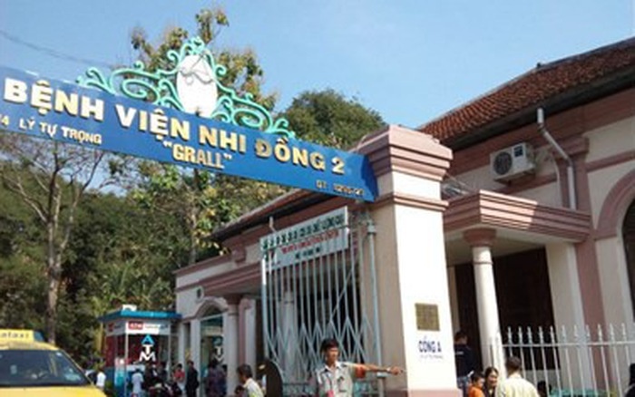 Lam ro viec bac si miet thi benh nhan nguoi dan toc hinh anh
