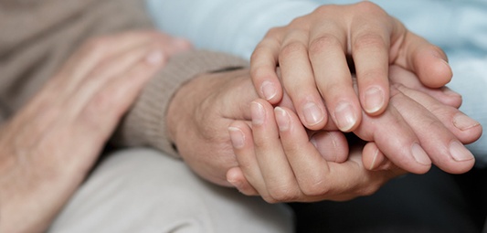 Viet Nam va hai nuoc lang gieng cung ban cach chong benh ung thu hinh anh