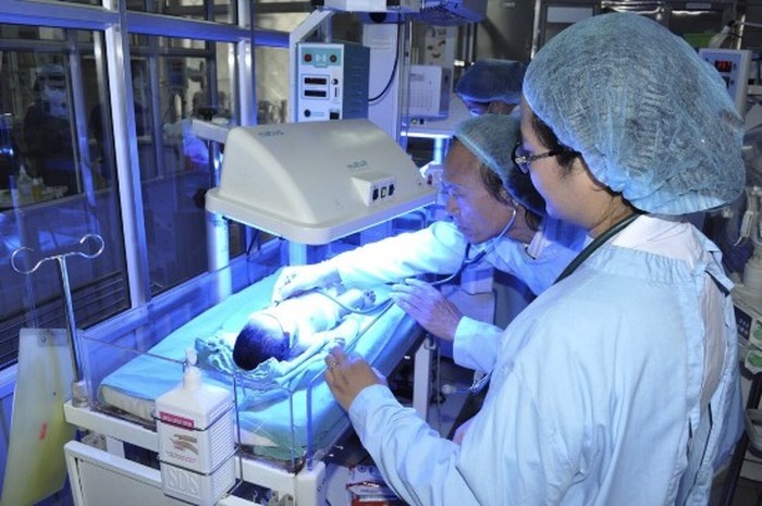 Song thai sinh non o tuan 28 song sot ky dieu hinh anh