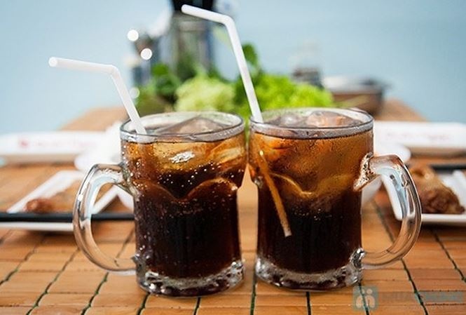 An kem, uong nuoc ngot co ga khi nang nong nguy hai hon ban tuong hinh anh