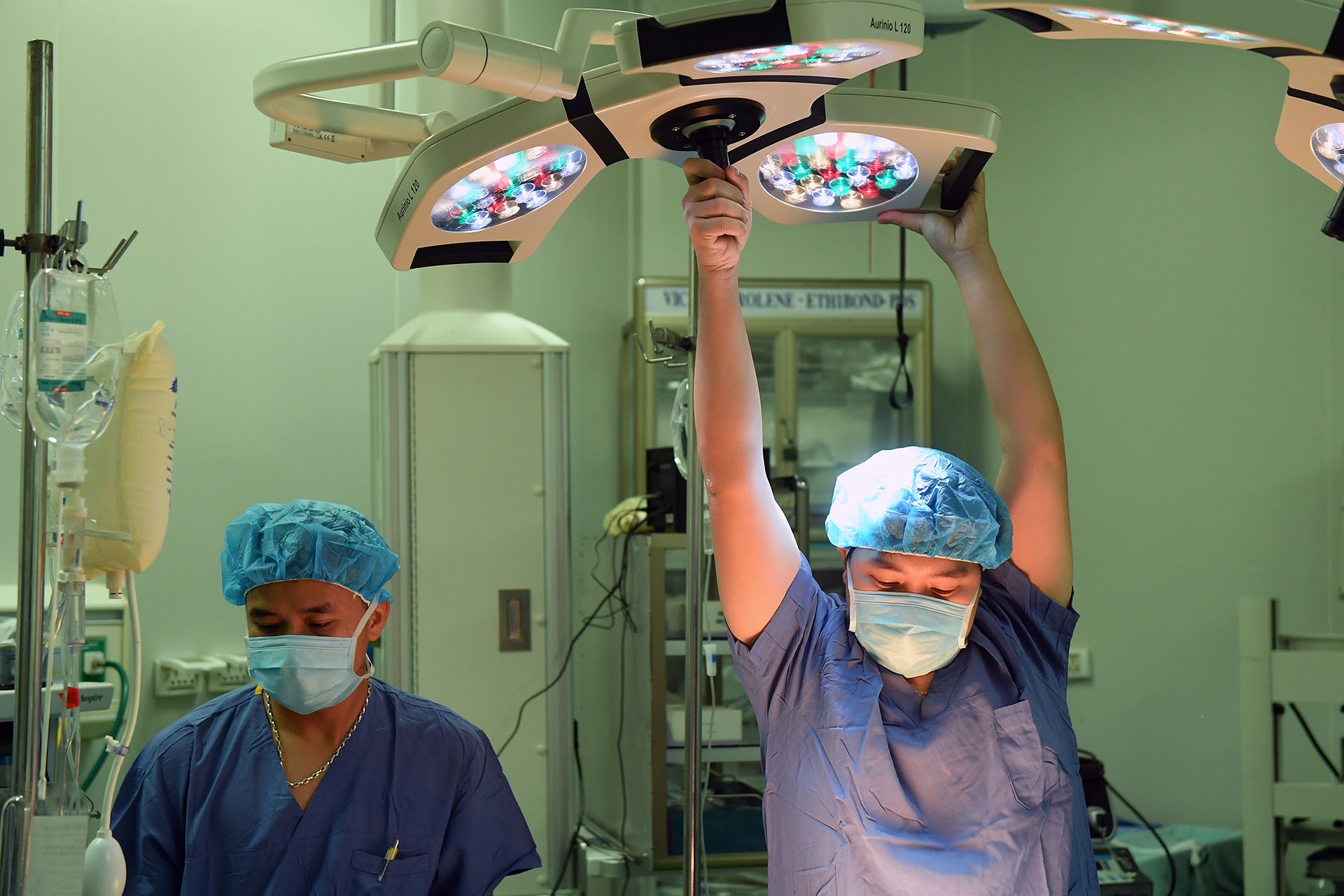 Thanh nien chet nao sau tai nan hien tim anh 2