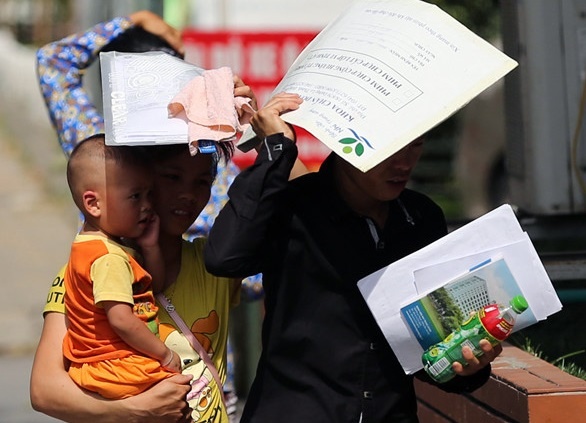 trẻ bị say nắng ảnh 1 tre bi say nang anh 1