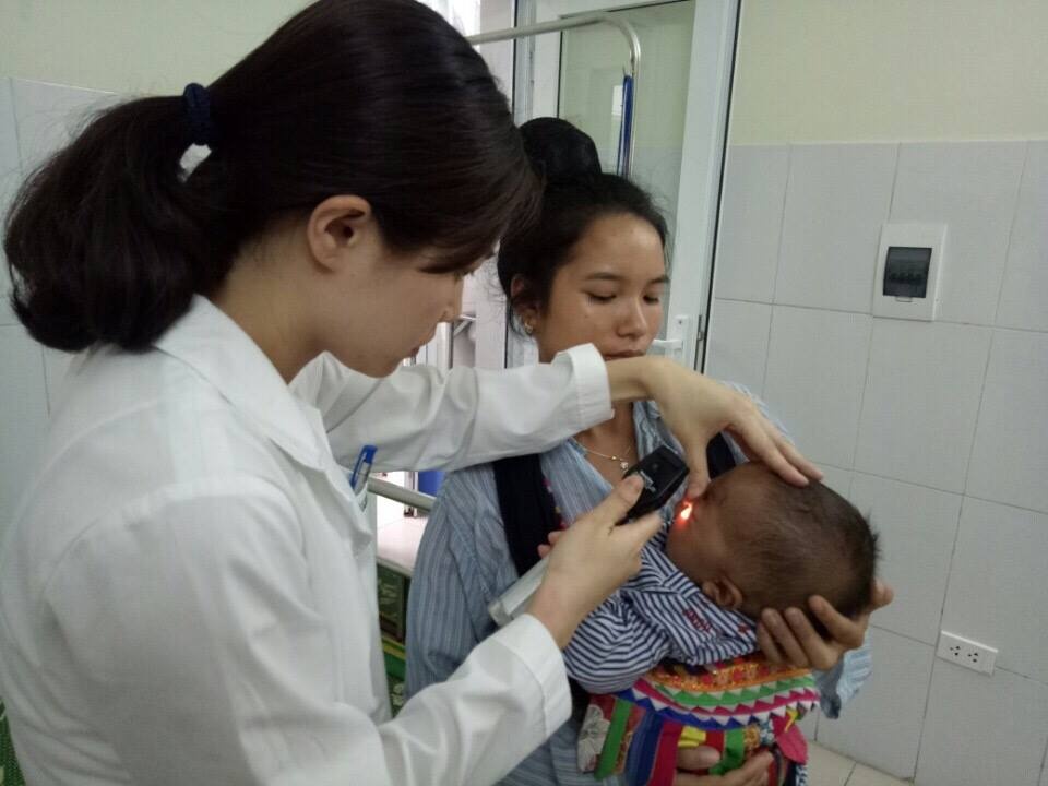 mẹ nhỏ sữa chữa đau mắt ảnh 1 me nho sua chua dau mat anh 1
