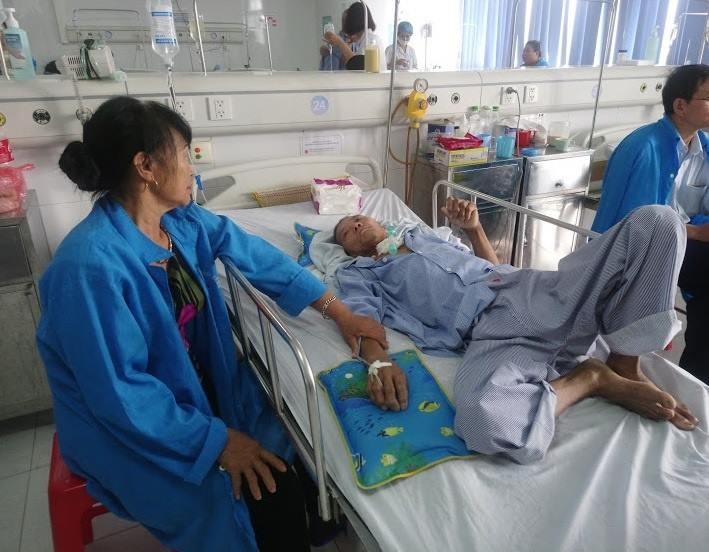 Cuu song benh nhan viem phoi nang, da khang khang sinh hinh anh