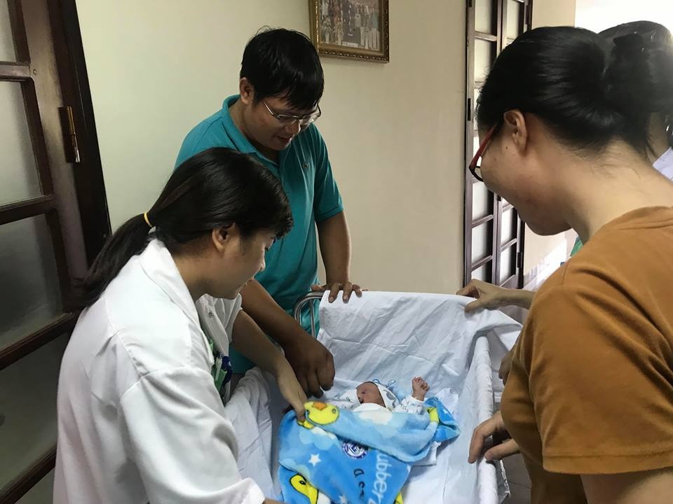 Be gai sinh non o tuan 26 song sot ky dieu hinh anh