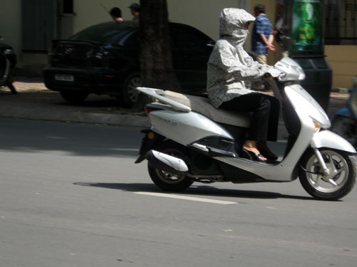 Ba bau ngoi yen xe nong co gay say thai? hinh anh
