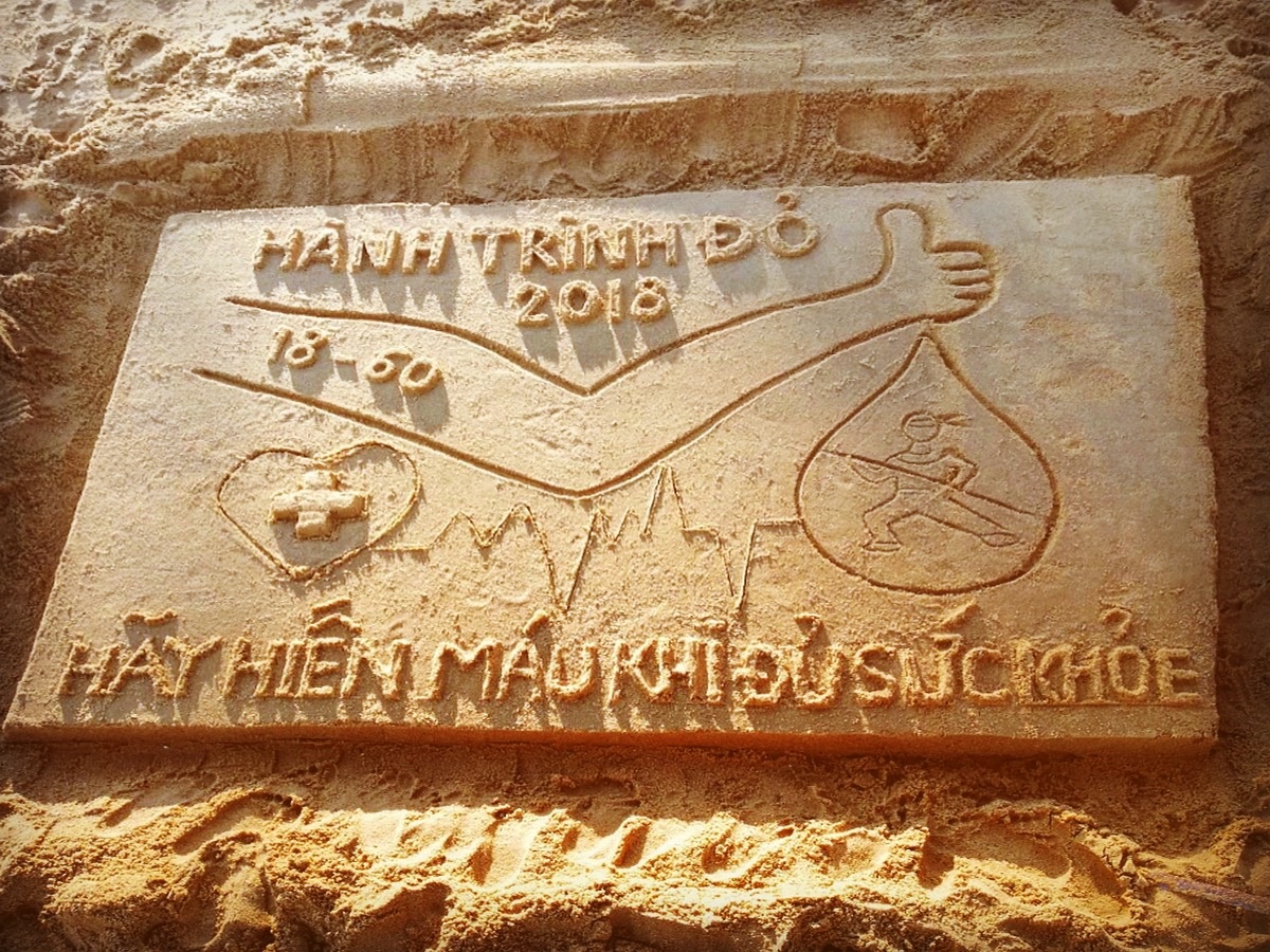 Thong diep tren cat cua tinh nguyen vien Hanh trinh Do hinh anh