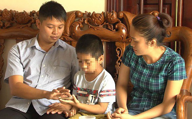 Nguoi cha bi trao nham con: 'Be rat so hai khi biet su that' hinh anh