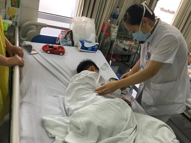 Liên tiếp tiếp nhận bệnh nhân bị chó cắn  ảnh 1 Lien tiep tiep nhan benh nhan bi cho can anh 1