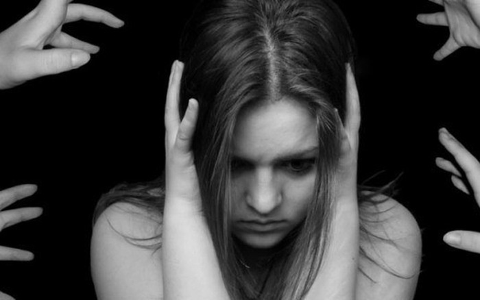 Can benh khien con nguoi luon quy nguoi la, chan ghet nguoi than hinh anh