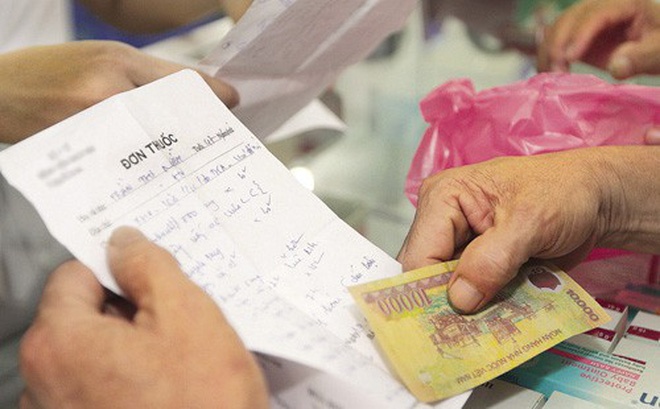 Bo quy dinh cha me phai khai so chung minh thu tren don thuoc cua tre hinh anh